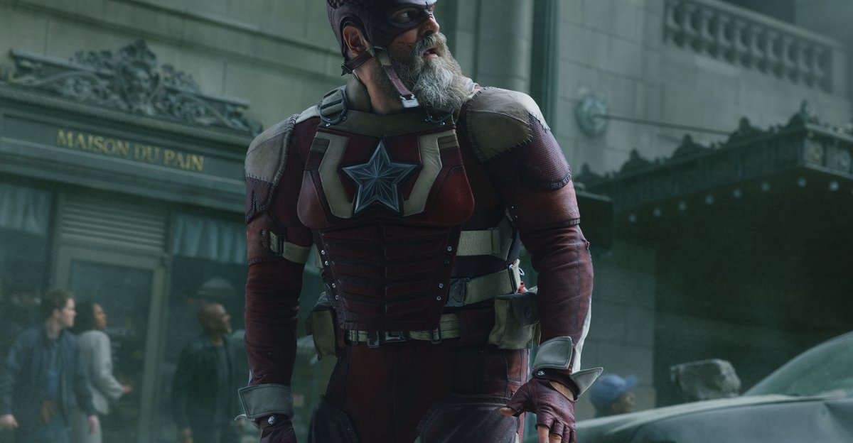 Red Guardian (David Harbour) looking over his shoulder during a battle